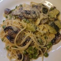 A picture of One pot zucchini mushroom pasta.