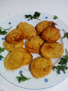 Una foto de Rellenos de huevo ajo y perejil