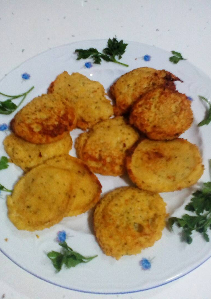 Una foto de Rellenos de huevo ajo y perejil