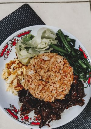 รูปของ ข้าวผัดน้ำพริก เนื้อหวาน ไข่เจียว