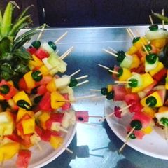A picture of Fruit skewer.