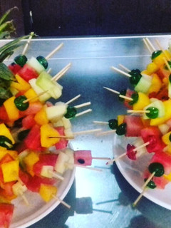 A picture of Fruit skewer.