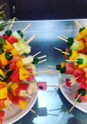 A picture of Fruit skewer.