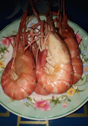 Hình của món Con tôm luộc nước dừa.