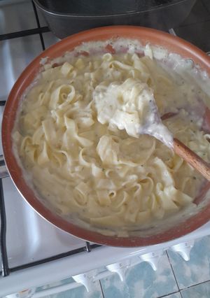 Zdjęcie przepisu Sycący Makaron z Ciągnącym Serem.