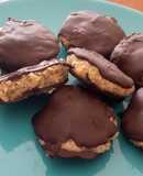 Μπισκότα με κομμάτια σοκολάτας, χωρίς ψήσιμο, με επικάλυψη σοκολάτας