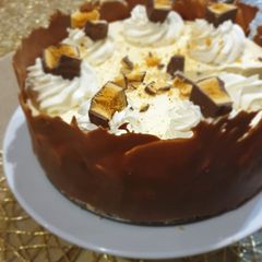 A picture of White chocolate honeycomb cheesecake.