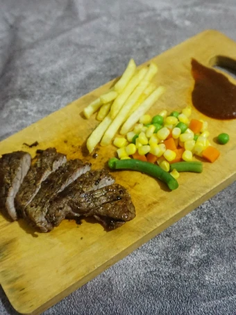 Langkah Mudah untuk Membuat Resep Beef Steak Saos Berbeque yang  Bikin Ketagihan Anti Ribet, Sempurna
