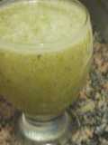 Smoothie up de kiwie, zanahoria, y mandarina y jengibre