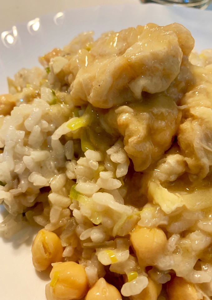Una foto de Arroz con kokotxas de bacalao en salsa de puerro