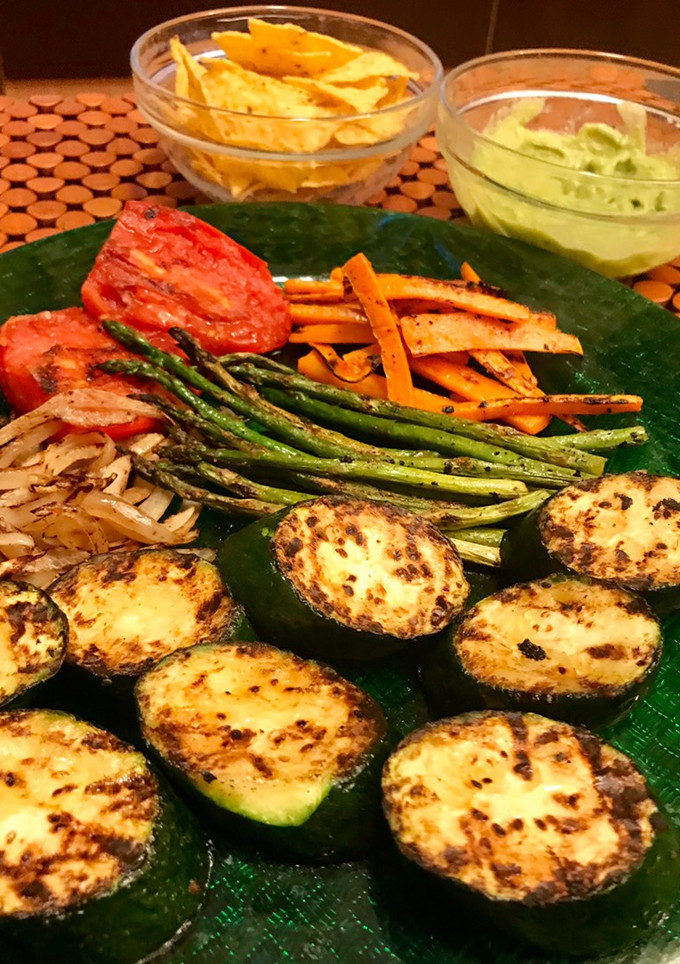 Una foto de Parrillada de verduras con un toque Mex 🇲🇽