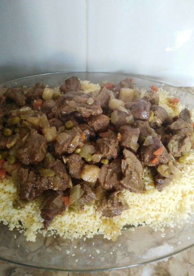 Una foto de Cuscus con carne de ternera y verduras