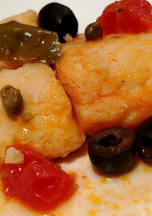 Foto di Baccalà in Umido con Pomodorini, Peperoni, Capperi e Olive Nere