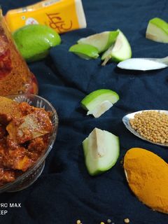 आम का अचार (aam ka achar recipe in Hindi) रेसिपी मुख्य फोटो