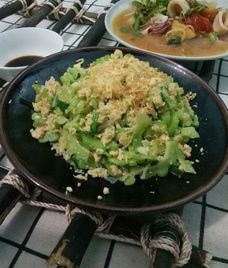 khổ qua xào trứng chà bông