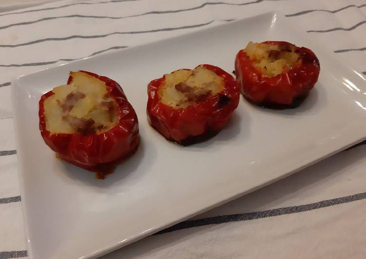 Ricetta Peperoni Ripieni Con Salsiccia E Patate Di Delizie E Pasticci Cookpad