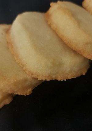 वनीला शार्ट ब्रेड कुकिस (vanilla shortbread cookies recipe in Hindi) रेसिपी मुख्य फोटो