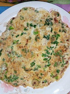 A picture of Egg omelette roti.