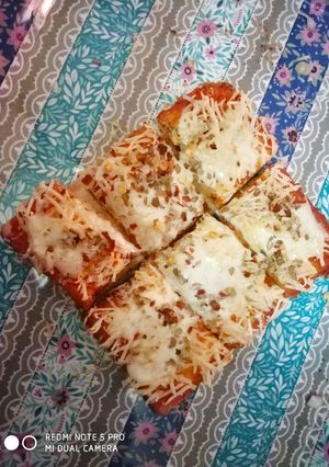 A picture of Cheese garlic bread.