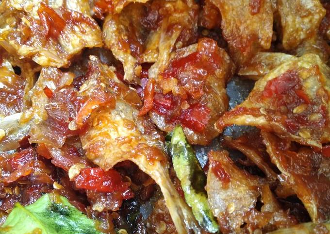 Resep Ikan Asin Balado: Meriahkan Hidanganmu dengan Cita Rasa Indonesia yang Menggugah