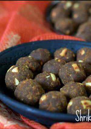A picture of Thambittu Unde / Matta Rice Laddu.