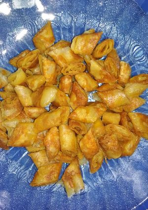 Foto resep Kripik Kulit Lumpia Pedas Nyami 😋