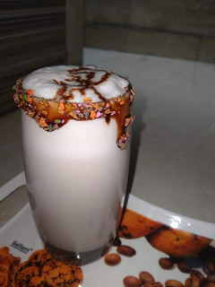 चॉकलेट मिल्क शेक (chocolate milk shake recipe in Hindi) रेसिपी मुख्य फोटो