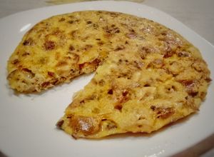Una foto de Tortilla de codillo y pollo