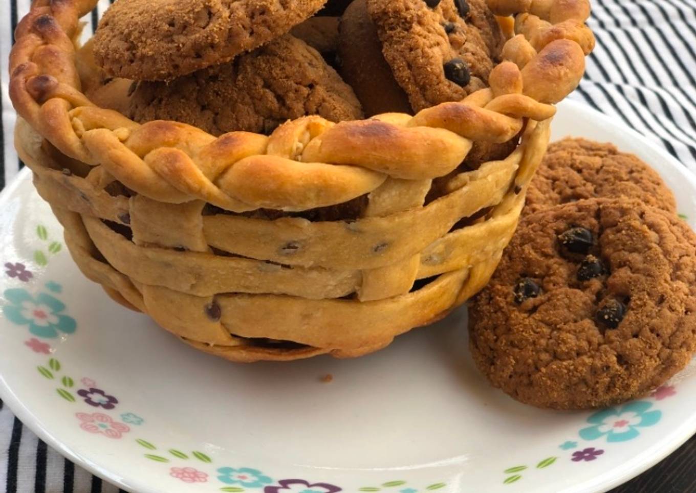 Artisan edible bread basket