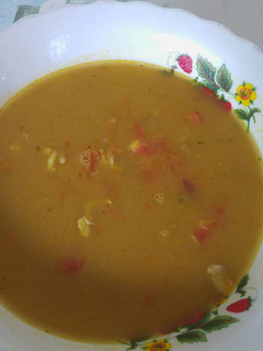 Una foto de Sopa crema de pollo y verduras