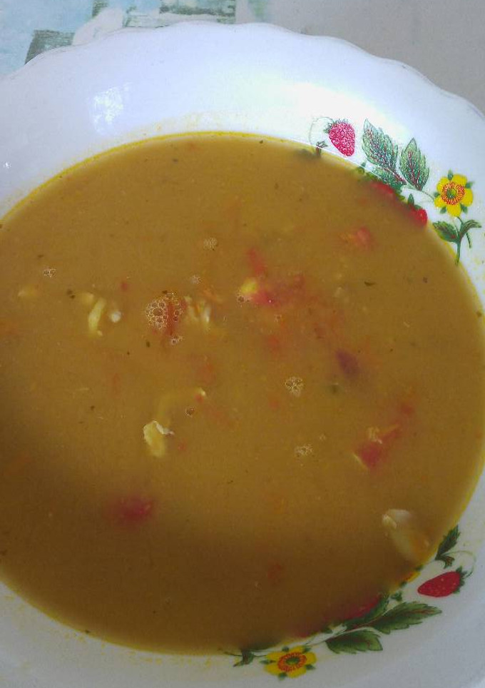 Una foto de Sopa crema de pollo y verduras