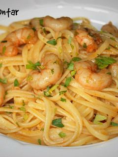 Una foto de Tallarines con gambas al ajillo