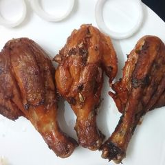 A picture of Fried chicken leg piece.
