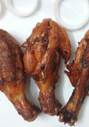 A picture of Fried chicken leg piece.