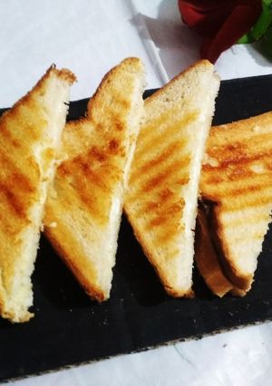 ચીઝ સેન્ડવીચ (Cheese Sandwich Recipe in Gujarati) રેસીપી મુખ્ય ફોટો