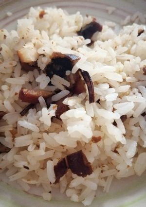 Una foto de Cholgas ahumadas con arroz🥘