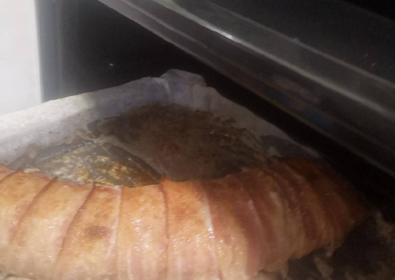 Rulo de carne picada almendras relleno de jamón queso y bacon