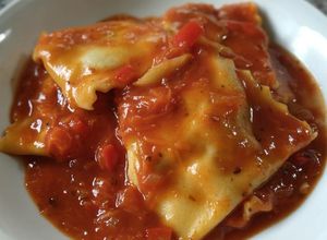 Una foto de Ravioli ricotta espinaca - champiñones