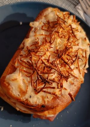 Una foto de Croque Monsieur con Brioche