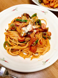 Una foto de Espaguetis Napolitanos 🍝con berenjena 🍆