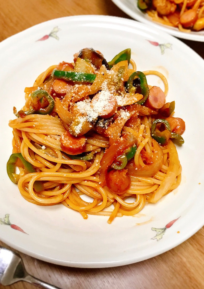 Una foto de Espaguetis Napolitanos 🍝con berenjena 🍆