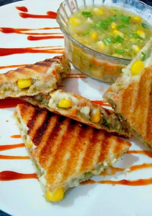 A picture of Chinese indian style veg grilled sandwich.