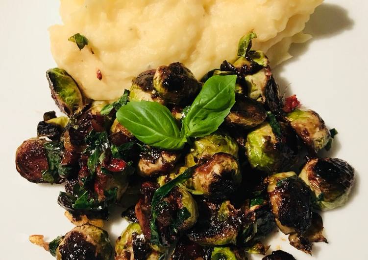 Recipe of Quick Brussels sprouts with caramelised garlic and lemon peel (vegan)