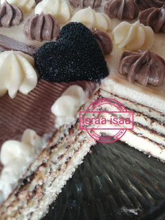 صورة لوصفة كيكة الطبقات بالكريمة بديلة الشونتيي🎂