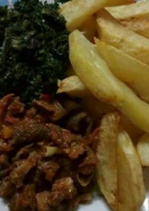 A picture of Stewed Beef and Chips.