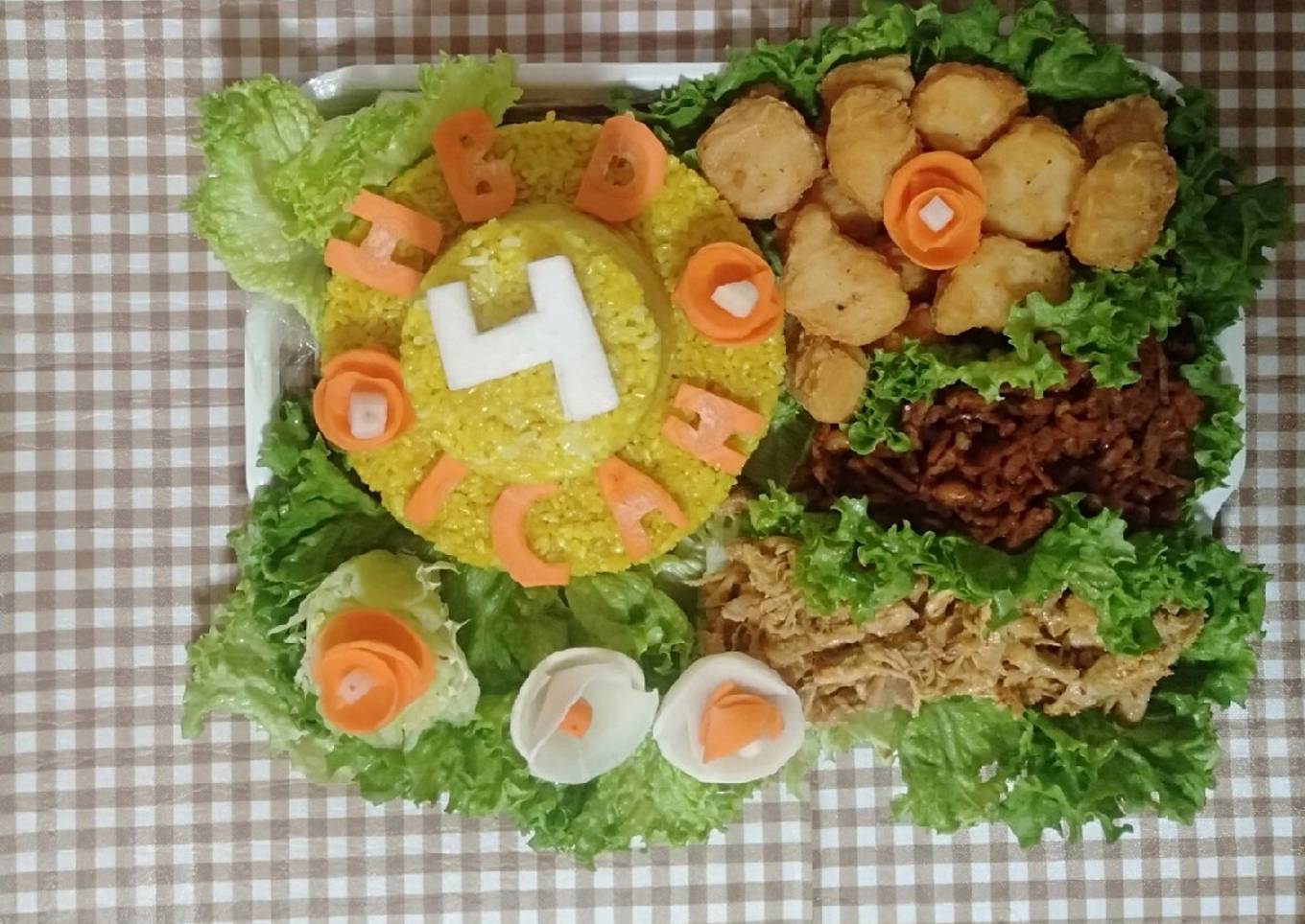 54. Tumpeng mini (nasi kuning magiccom)