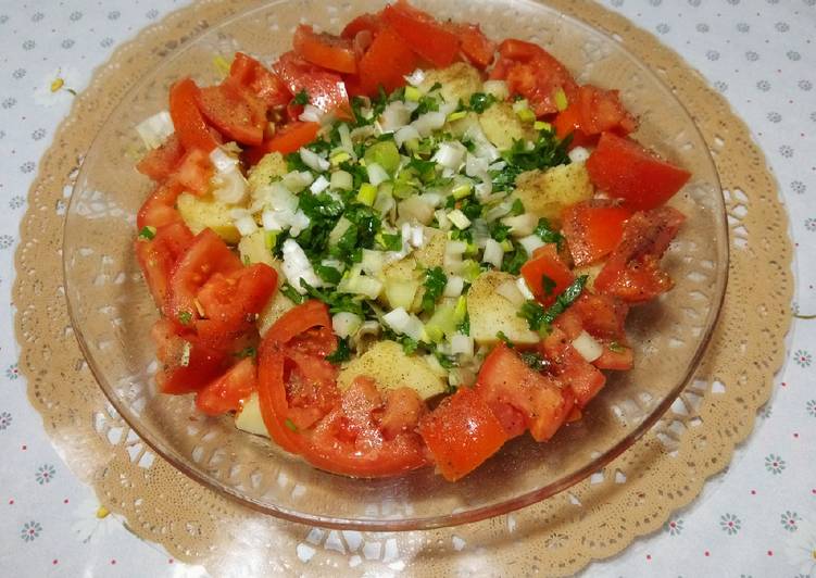 Comment Préparer Des Salade pomme de terre tomate oignon vert 🍽