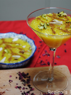 A picture of Persian saffron rice pudding (Sholeh zard).