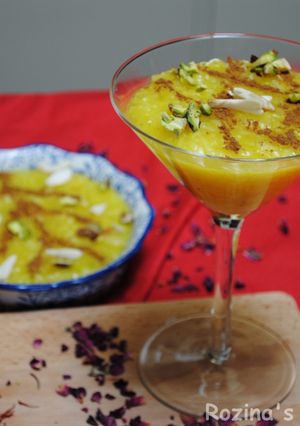 A picture of Persian saffron rice pudding (Sholeh zard).