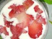 Una foto de frutos rojos congelados
